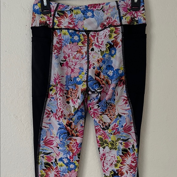 Like New! Victoria's Secret x Mary Katrantzou Floral Print Leggings in M - Picture 7 of 14